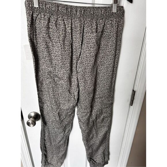 Nicole Miller leopard print joggers — size M cargo style pants - Picture 2 of 4